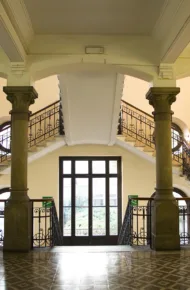 Atrio primo piano Istituto Schiaparelli Gramsci Milano