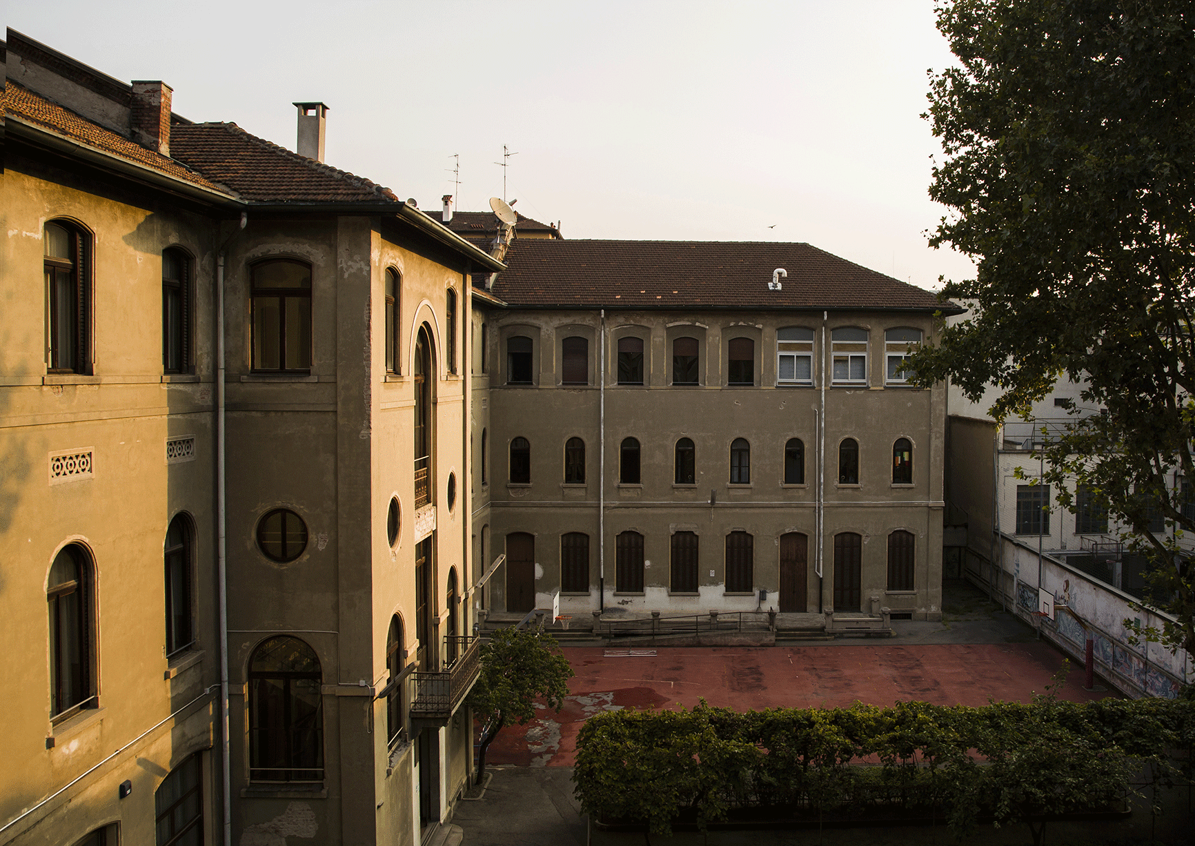 Esterno Istituto Schiaparelli Gramsci Milano